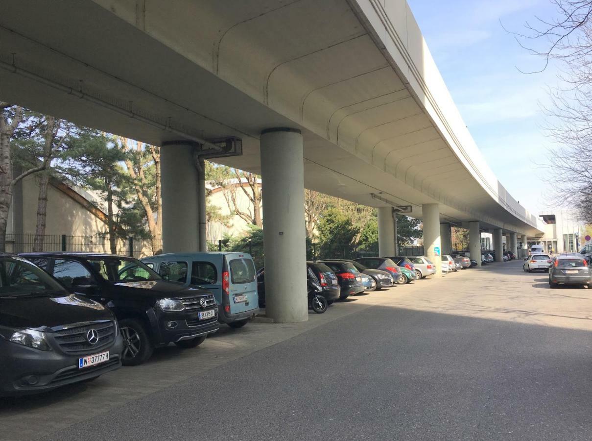 ZENTRUMNAH direkt an UBAHN bei UN-VIC und am BADESTRAND Wien Exterior foto